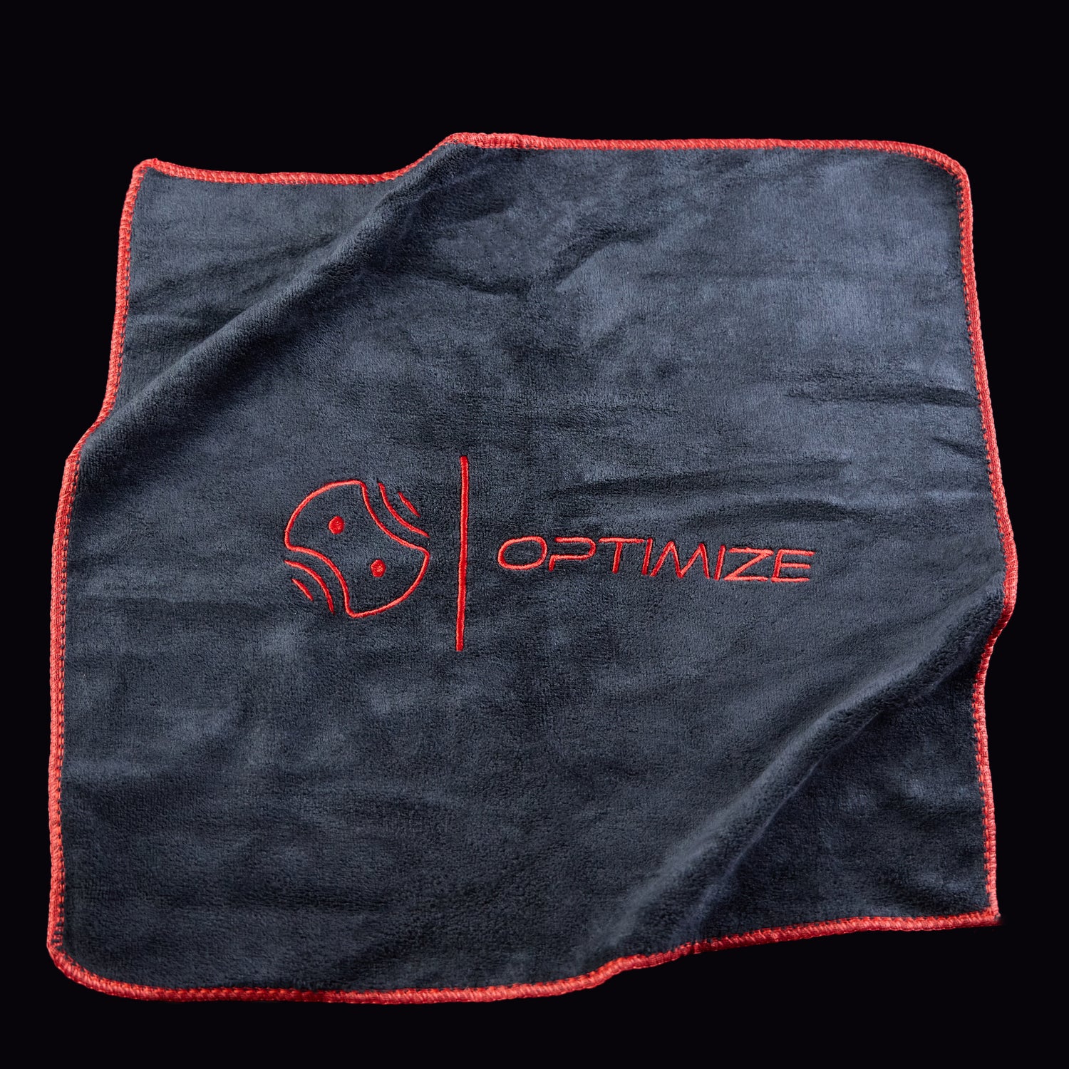 Das Optimize Mikrofaser Reinigungstuch von Optimize GmbH, fusselfrei mit roten Ziernähten und