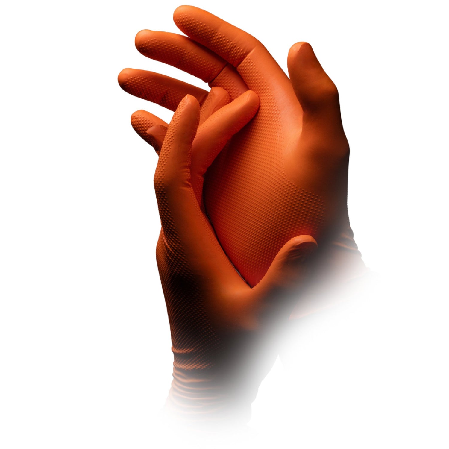 Zwei Hände mit orangefarbenen Alpha Handschuhen der Optimize GmbH sind vor einem weißen Hintergrund ineinander verschränkt, wobei der untere Teil des Bildes sanft ausgeblendet wird.