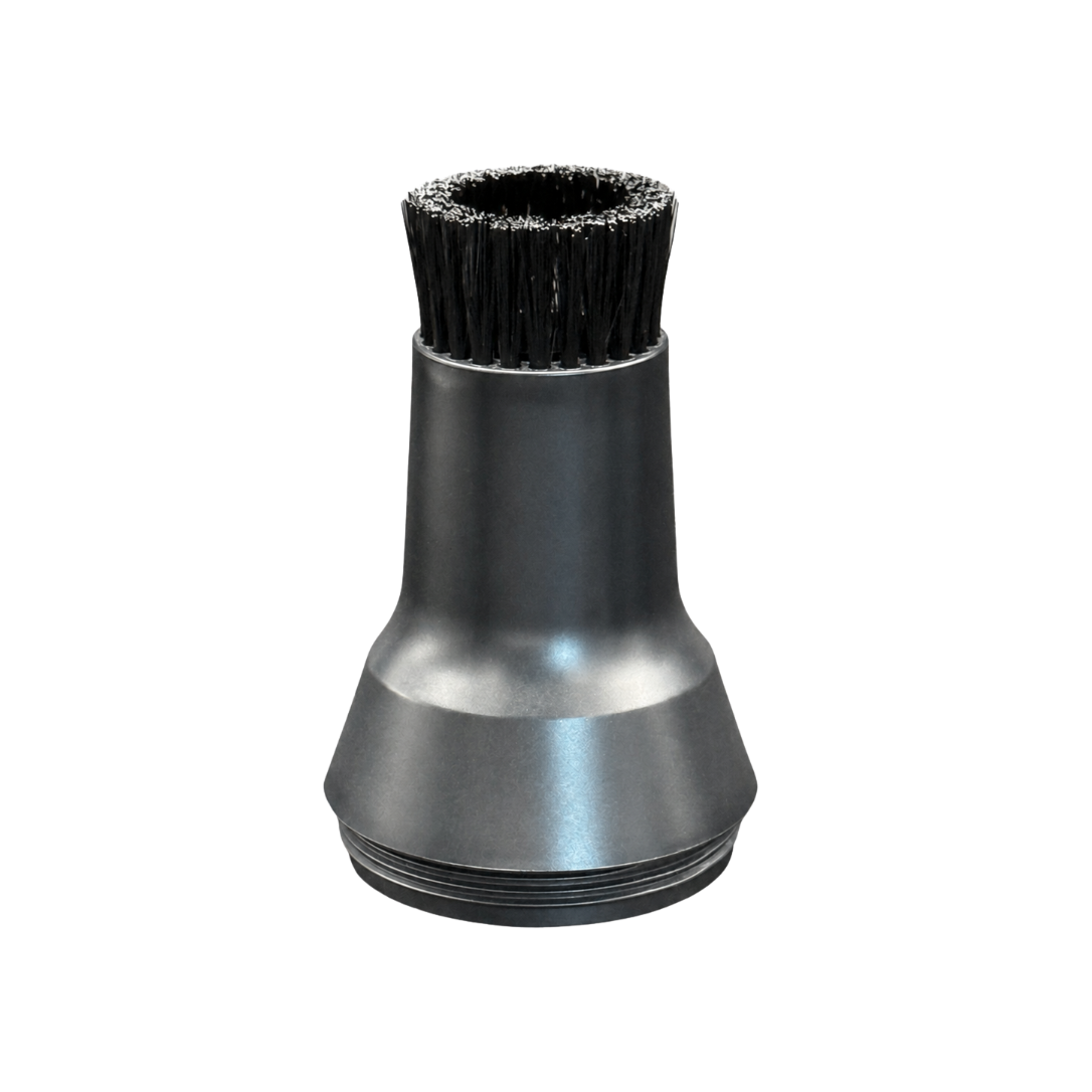 Ein schwarz-grauer zylindrischer Bürstenaufsatz mit Borsten für das Optimize Akku Luftgebläse der Optimize GmbH, der zum Reinigen oder Trocknen von Gegenständen wie Fahrrädern gedacht ist, abgebildet auf einem schlichten weißen Hintergrund.