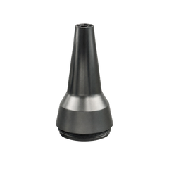 Ein metallischer, konischer Düsenaufsatz mit schmaler Spitze und breiter Basis für die Optimize Akku Luftgebläse der Optimize GmbH, dargestellt auf einem schlichten weißen Hintergrund.