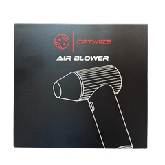 Schwarze Box mit weißem Strichbild der Optimize Akku Luftgebläse und rotem "OPTIMIZE" über weißem "AIR BLOWER"-Text; kleines rotes Optimize GmbH-Logo auf der Oberseite - perfekt für Aufgaben wie Fahrradtrocknung.