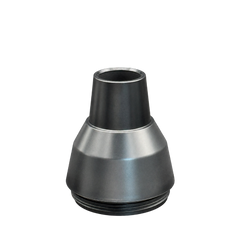 Ein metallisches, kegelförmiges Industrieteil mit Gewindeboden, das für die Verwendung mit dem Optimize Akku Luftgebläse der Optimize GmbH konzipiert wurde, ist vor einem schlichten weißen Hintergrund abgebildet.