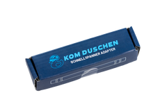 Blaue, rechteckige Schachtel für einen Schnellspanner-Adapter mit dem Entenlogo der KOM Duschen GmbH und der Aufschrift 12x100 mm Steckachsenaufnahme auf der Vorderseite.