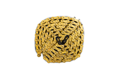 Eine Connex 12SG WAX Messing Kette von Optimize GmbH liegt goldfarben und kreisförmig auf weißem Hintergrund und zeigt das hochwertige, vorgewachste Design.