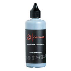Eine Flasche Optimize Graphen-Kettenwachs von Mein Shop mit schwarzem Etikett und schwarzer Kappe ist mit rot-weißer Beschriftung sowie einer Kettengrafik versehen, die vor weißem Hintergrund maximale Laufleistung verspricht.