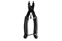 Optimize Basic Kettenschloss Zange von Optimize GmbH, schwarze Hauptgliederzange mit strukturierten Griffen, hochkant auf weißem Grund. Entwickelt für die einfache Montage und Demontage von Fahrradkettenhauptgliedern.