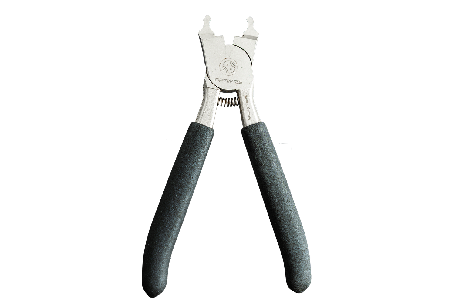 Die Optimize Kettenzange von Optimize GmbH, made in Germany, ist eine silberne Zange mit schwarz gummierten Griffen und einer einzigartigen flachen, gegabelten Spitze - ideal für die Wartung von Fahrradketten. Abgebildet vor einem weißen Hintergrund.